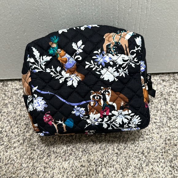 Vera Bradley Cosmetic Bags- Perrotti's Country Barn - Picture 4 of 10